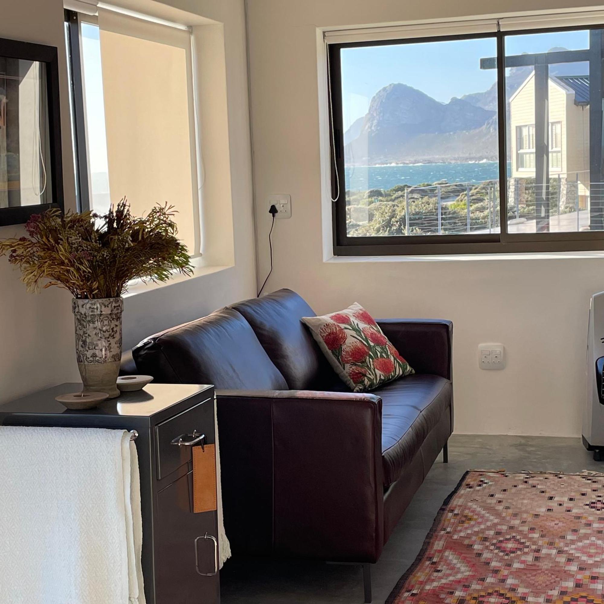 Kleinblom In Pringle Apartment Pringle Bay Room photo